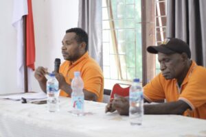 Foto Rapat pembahasan program Pemerintah Kampung Damai pada Kamis, 26/06/2026 di Balai Kampung Damai, Timika Papua Tengah. 